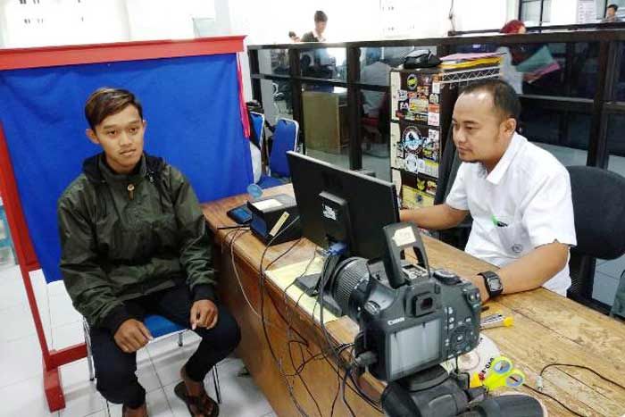 Koneksi Internet Terbatas, Penyebab Belum Tuntasnya Perekaman e-KTP di Pacitan Koneksi Internet Terbatas, Penyebab Belum Tuntasnya Perekaman e-KTP di Pacitan
