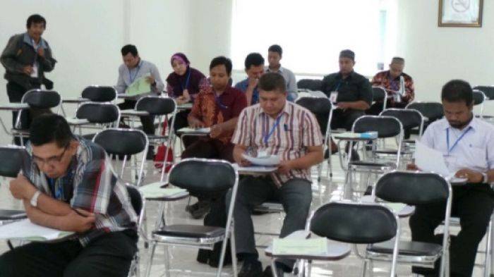 Usai Tes Tulis, Pelamar Calon KPU Sidoarjo Dites Bebas Narkoba Usai Tes Tulis, Pelamar Calon KPU Sidoarjo Dites Bebas Narkoba