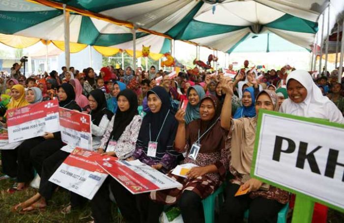 KPM PKH: Lega, Bansos yang Ditunggu-tunggu Akhirnya Cair Juga KPM PKH: Lega, Bansos yang Ditunggu-tunggu Akhirnya Cair Juga