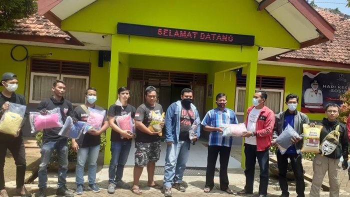 Eks Penderita Kusta di Tuban Terima Bantuan Baju Layak Pakai dan Sembako dari FBT