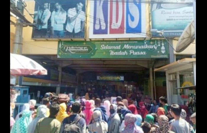 Dinilai Tak Adil, PMII Tuntut Bupati Situbondo Tutup KDS dan Roxy Dinilai Tak Adil, PMII Tuntut Bupati Situbondo Tutup KDS dan Roxy
