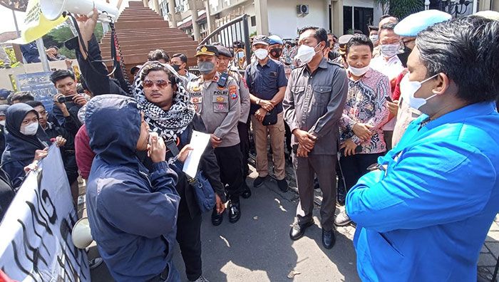 Didemo PMII Jember soal Perda RTRW 2021-2041, Wakil Ketua DPRD Turun Tangan Didemo PMII Jember soal Perda RTRW 2021-2041, Wakil Ketua DPRD Turun Tangan