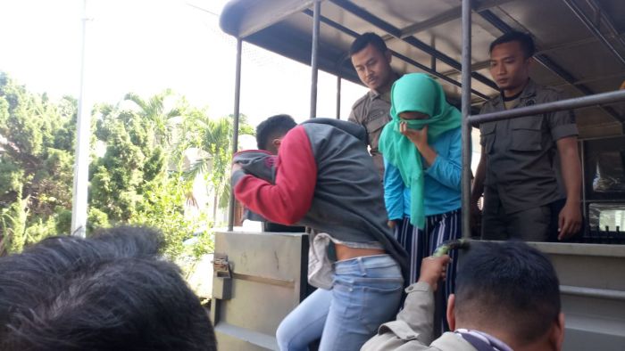 Bolos Sekolah, Sepasang Remaja di Tuban Berbuat Mesum di Pantai Cemara Bolos Sekolah, Sepasang Remaja di Tuban Berbuat Mesum di Pantai Cemara