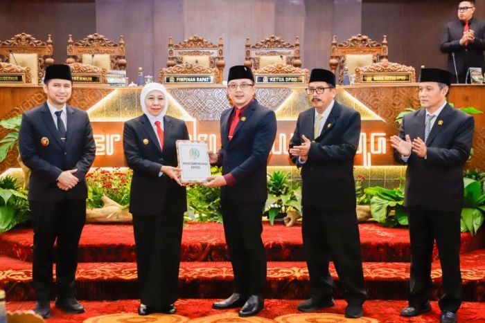 DPRD Jatim Setujui LKPJ Akhir TA 2024, Khofifah: Semua Rekomendasi Jadi Acuan Perbaikan Pembangunan DPRD Jatim Setujui LKPJ Akhir TA 2024, Khofifah: Semua Rekomendasi Jadi Acuan Perbaikan Pembangunan