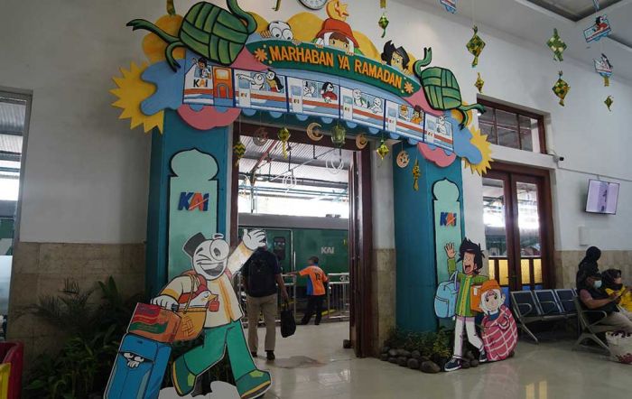 Sambut Lebaran, PT KAI Daop 7 Dekorasi Beberapa Stasiun Dengan Nuasa Ramadhan Sambut Lebaran, PT KAI Daop 7 Dekorasi Beberapa Stasiun Dengan Nuasa Ramadhan