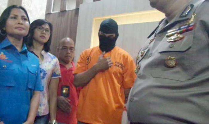 Keluarga Kaget Polisi Temukan Narkoba di Kamar Restu Sinaga Keluarga Kaget Polisi Temukan Narkoba di Kamar Restu Sinaga