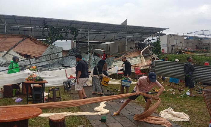 Diterjang Angin Kencang, Festival Budaya Khas Desa Sumbergondo Porak-poranda Diterjang Angin Kencang, Festival Budaya Khas Desa Sumbergondo Porak-poranda