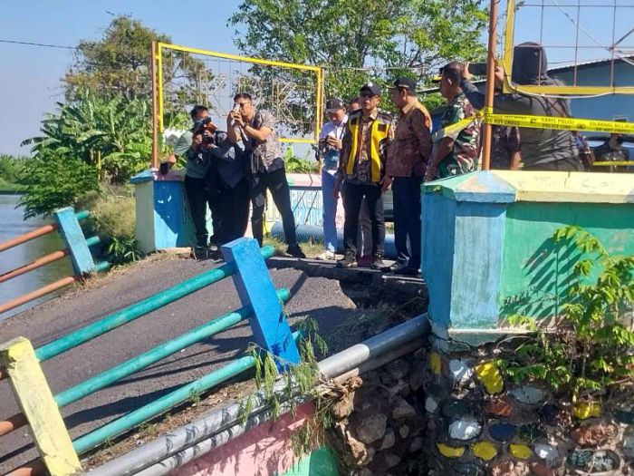 Jembatan Kedungpeluk Ambrol, Plt Bupati Sidoarjo Beri Alternatif Pengganti Sementara Jembatan Kedungpeluk Ambrol, Plt Bupati Sidoarjo Beri Alternatif Pengganti Sementara