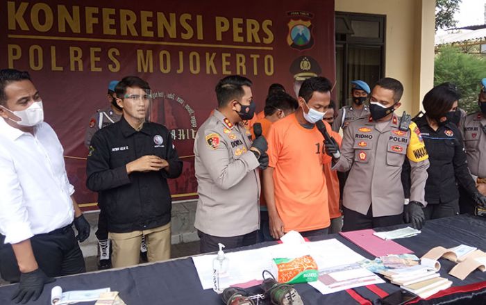 Meresahkan Warga, Lima Pelaku Pungli di Kawasan NIP Mojokerto Diringkus Polisi Meresahkan Warga, Lima Pelaku Pungli di Kawasan NIP Mojokerto Diringkus Polisi