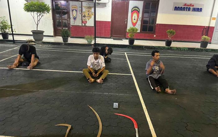 Amankan 5 Remaja Bersajam, Tim Respatti Sat Samapta Polrestabes Surabaya Gagalkan Tawuran Amankan 5 Remaja Bersajam, Tim Respatti Sat Samapta Polrestabes Surabaya Gagalkan Tawuran