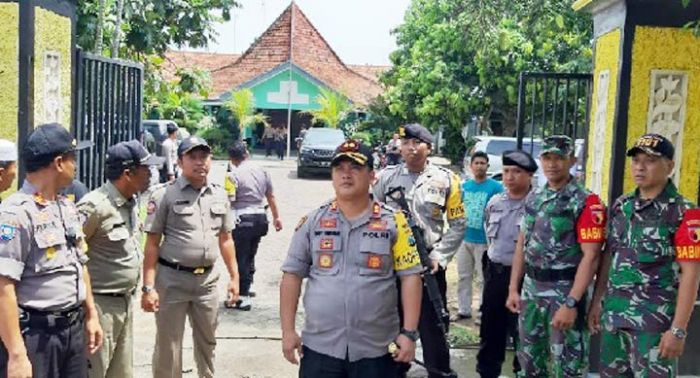 Kapolres Bangkalan Pastikan Logistik Coblosan di PPK Aman Kapolres Bangkalan Pastikan Logistik Coblosan di PPK Aman
