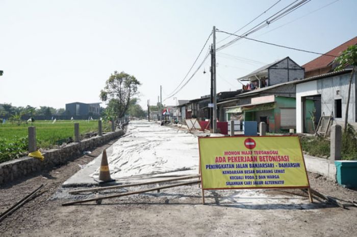 Proyek Betonisasi Jalan Banjarsari-Damarsi Sidoarjo Mulai Dicor Proyek Betonisasi Jalan Banjarsari-Damarsi Sidoarjo Mulai Dicor