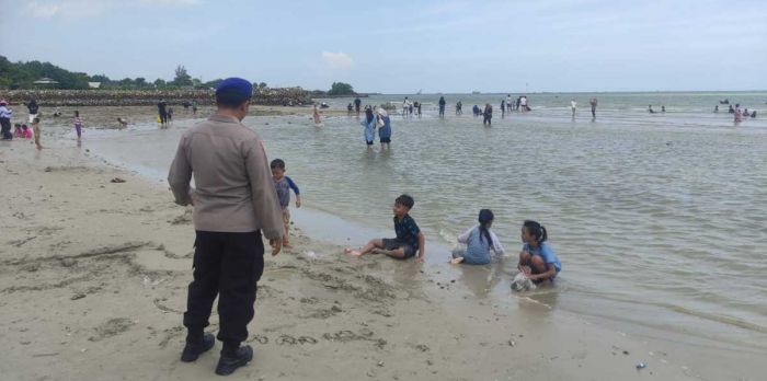 Satpolairud Polres Gresik Perketat Pengamanan Wisata Pantai Dalegan saat Libur Nataru 2025/2026
