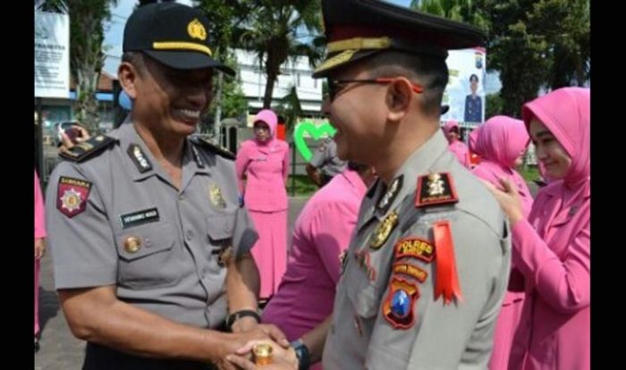 Kapolres Batu Pimpin Upacara Kenaikan Pangkat 54 Personel