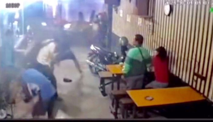 Hendak Cari Makan, Warga Banyu Urip Kidul Dikeroyok dan Dibegal di Warkop Putat Jaya Hendak Cari Makan, Warga Banyu Urip Kidul Dikeroyok dan Dibegal di Warkop Putat Jaya