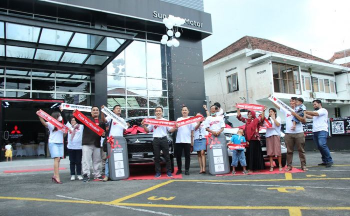 Delivery Ceremony Bareng Konsumen, Diler Mitsubishi Blitar Kenalkan Program dan Produk Unggulan Delivery Ceremony Bareng Konsumen, Diler Mitsubishi Blitar Kenalkan Program dan Produk Unggulan