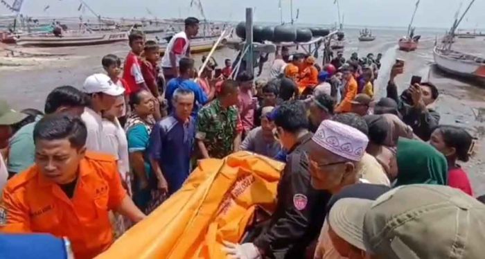 Perahu Nelayan Pasuruan Terbalik di Sidoarjo, 2 Tewas Dihantam Ombak Besar