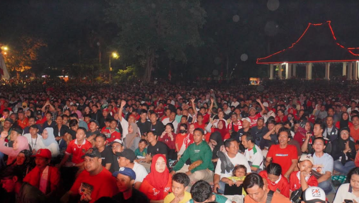5.000 Warga Padati Alun-Alun Sidoarjo Dukung Timnas U-23 dalam Acara Nobar Geden 5.000 Warga Padati Alun-Alun Sidoarjo Dukung Timnas U-23 dalam Acara Nobar Geden