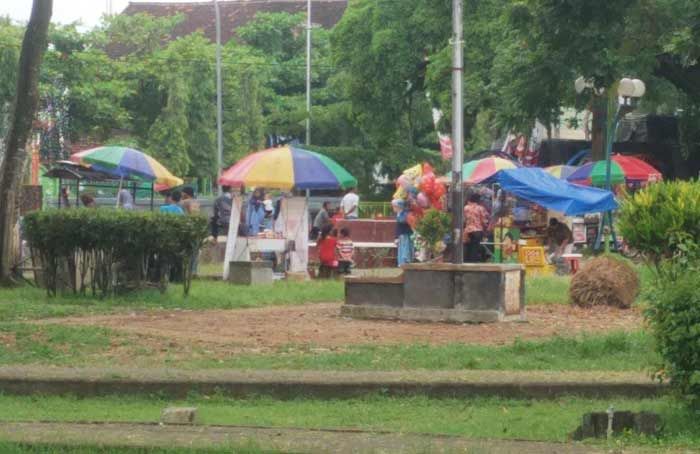 Alun-alun Trenggalek Mulai Dipadati Pedagang, Gerindra Usulkan Dua Tempat Relokasi