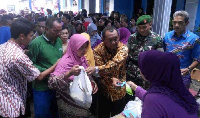 Bazar Bandeng Sidoarjo: 6 Ton Bandeng Dijual Harga Miring, Antre sejak Jam 6 Pagi Bazar Bandeng Sidoarjo: 6 Ton Bandeng Dijual Harga Miring, Antre sejak Jam 6 Pagi