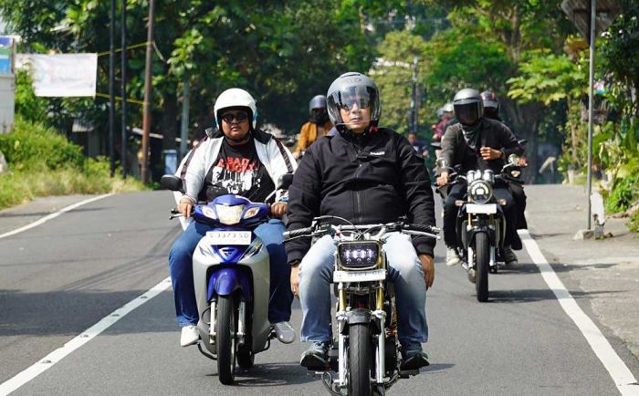 Ali Kuncoro Ajak ASN Pemkot Mojokerto Refreshing dengan Touring Motor ke Pacet Ali Kuncoro Ajak ASN Pemkot Mojokerto Refreshing dengan Touring Motor ke Pacet