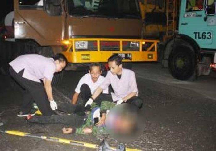Tabrak Truk Gandeng, Buruh Pabrik di Mojokerto Masuk RS