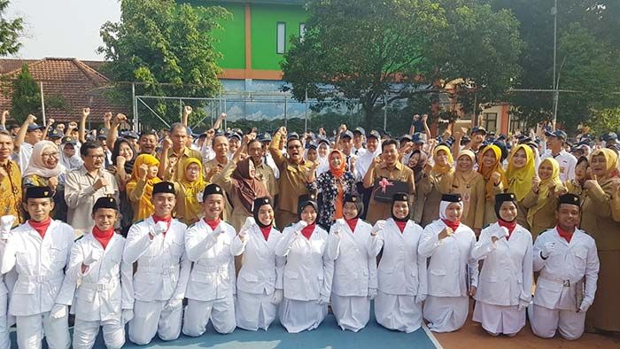 ​Wali Kota Mojokerto Tinjau USBN–BK SMP dan Sidak GMSC