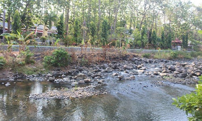  Umbul Jambe, Taman Indah di Belantara Hutan Ngawi