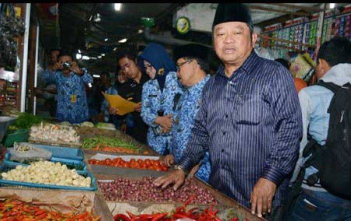 Sidak Pasar Larangan, Bupati Sidoarjo Klaim Harga Cenderung Stabil 