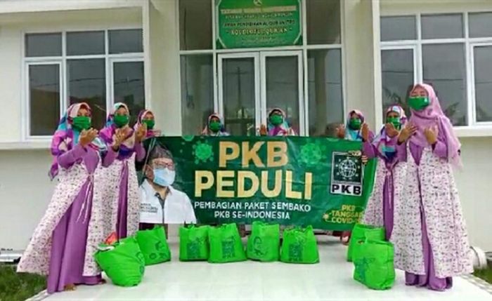 Gus Ami Kirim Ribuan Paket Sembako ke Warga Lamongan Terdampak Covid-19 Gus Ami Kirim Ribuan Paket Sembako ke Warga Lamongan Terdampak Covid-19