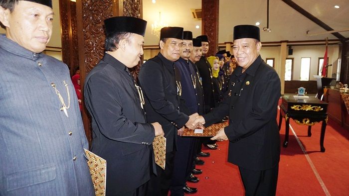 Lakukan Mutasi, Bupati Fadeli Prioritaskan Pejabat di Unit Pelayanan Lakukan Mutasi, Bupati Fadeli Prioritaskan Pejabat di Unit Pelayanan
