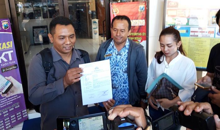 Diduga Gelapkan Mobil, Oknum Perangkat Desa di Kediri Dilaporkan ke Polisi Diduga Gelapkan Mobil, Oknum Perangkat Desa di Kediri Dilaporkan ke Polisi