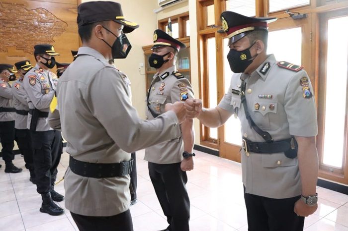 Kapolres Ngawi Pimpin Sertijab Dua Perwira Satlantas jadi Kapolsek Ngrambe dan Jogorogo Kapolres Ngawi Pimpin Sertijab Dua Perwira Satlantas jadi Kapolsek Ngrambe dan Jogorogo