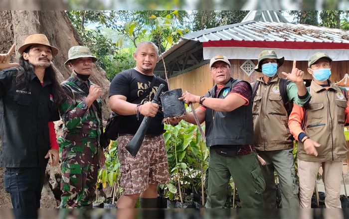 Gandeng Aliansi Relawan, Pemdes Gedangsewu Tanam Pohon di Area Sumber Wungu