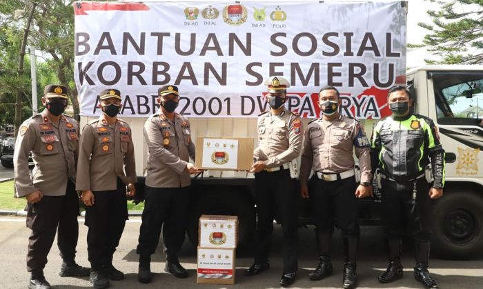 Polres Mojokerto Kirim Bantuan Sosial untuk Korban Erupsi Semeru di Lumajang