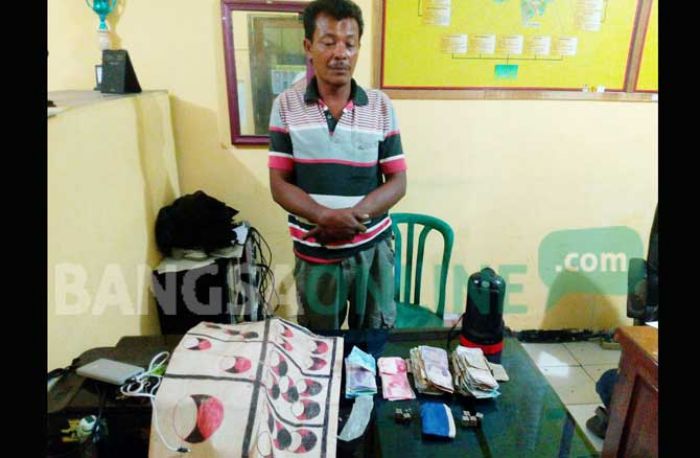 Judi di Area Makam Desa Jadi, Bandar Dadu Asal Semanding Dibekuk Polisi Judi di Area Makam Desa Jadi, Bandar Dadu Asal Semanding Dibekuk Polisi