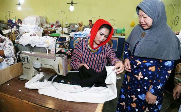 Puti Ingin Angkat Bordir, Batik, dan Fesyen Lokal ke Level Internasional Puti Ingin Angkat Bordir, Batik, dan Fesyen Lokal ke Level Internasional
