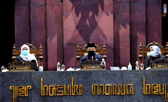 Bahas Raperda Keperawatan, Gubernur Khofifah Sebut Perawat Backbone Layanan Kesehatan Masa Pandemi Bahas Raperda Keperawatan, Gubernur Khofifah Sebut Perawat Backbone Layanan Kesehatan Masa Pandemi