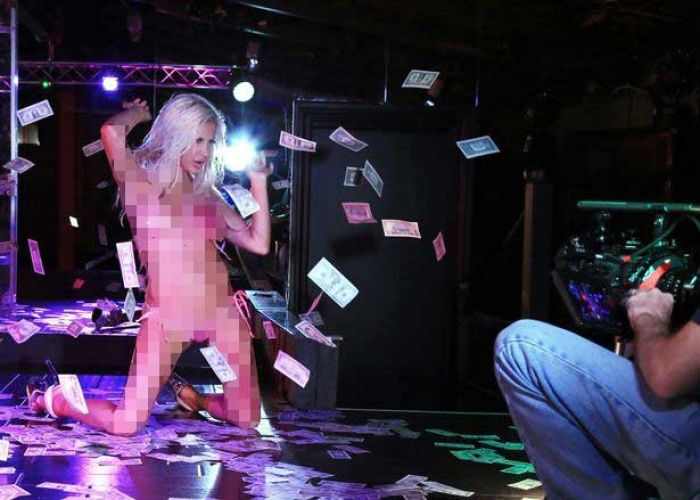 Rilis Video Stripperland, Frenchy Morgan Tampil Nyaris Telanjang Rilis Video Stripperland, Frenchy Morgan Tampil Nyaris Telanjang