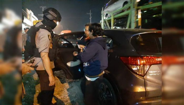 Sweeping Warga yang Hendak Ikut Aksi People Power, Polres Gresik Razia Sejumlah Titik Sweeping Warga yang Hendak Ikut Aksi People Power, Polres Gresik Razia Sejumlah Titik