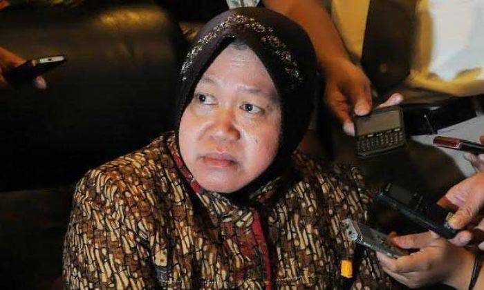 Risma Menolak Risma Menolak