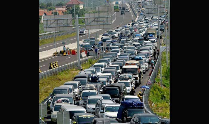 12 Orang Meninggal Akibat Terjebak Macet Mudik Lebaran di Brebes