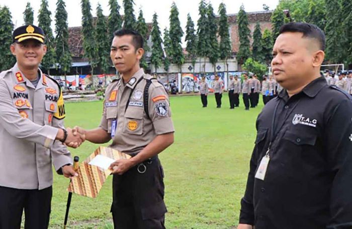 Bantu Ungkap Pembobolan ATM, 2 Warga Sipil di Madiun dapat Apresiasi dari Polisi Bantu Ungkap Pembobolan ATM, 2 Warga Sipil di Madiun dapat Apresiasi dari Polisi