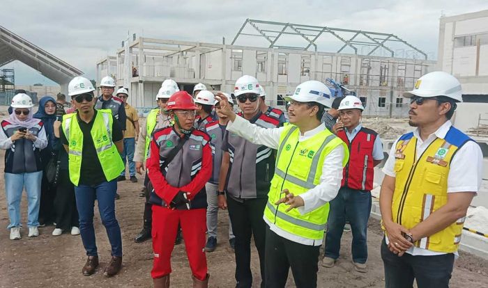 Mensos Tinjau Pembangunan Sekolah Rakyat di Surabaya
