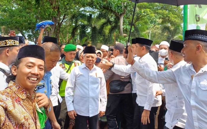 Wapres Ma’ruf Amin Kunjungi Makam Syarifah Khodijah Pasuruan, Habib Abu Bakar: Penuhui Nazarnya Wapres Ma’ruf Amin Kunjungi Makam Syarifah Khodijah Pasuruan, Habib Abu Bakar: Penuhui Nazarnya