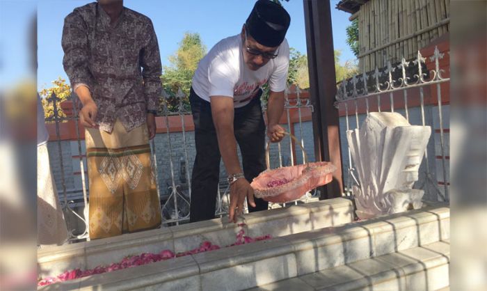 Peringati Hari Pahlawan, Bacabup Djoko Susanto Ziarah ke Makam Pahlawan Rakyat Peringati Hari Pahlawan, Bacabup Djoko Susanto Ziarah ke Makam Pahlawan Rakyat