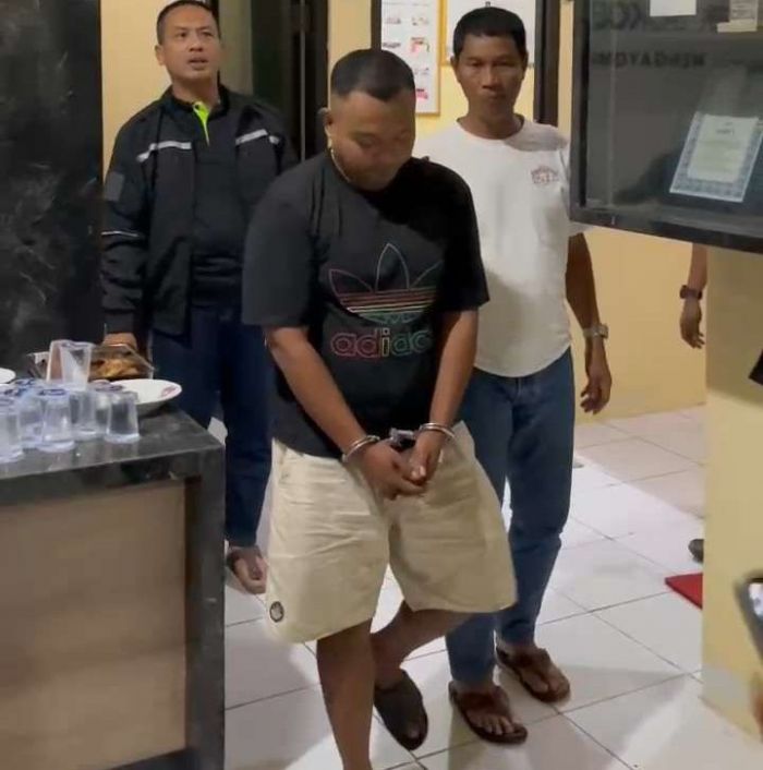 Polres Sampang Ungkap Kronologi dan Motif Pembacokan Warga Pamekasan di Sokobanah hingga Tewas Polres Sampang Ungkap Kronologi dan Motif Pembacokan Warga Pamekasan di Sokobanah hingga Tewas