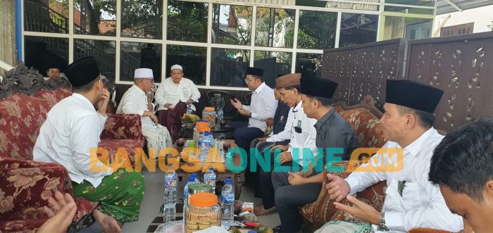 Paslon Luman Didukung Kiai di Bangkalan saat Lukman Silaturahmi ke Ponpes Salafiyah Sya