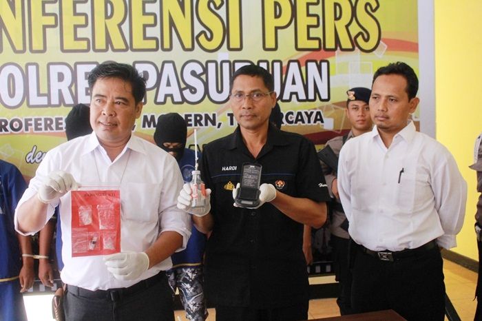 Sat Narkoba Polres Pasuruan Tangkap 4 Tersangka Pemakai Sabu di Kos