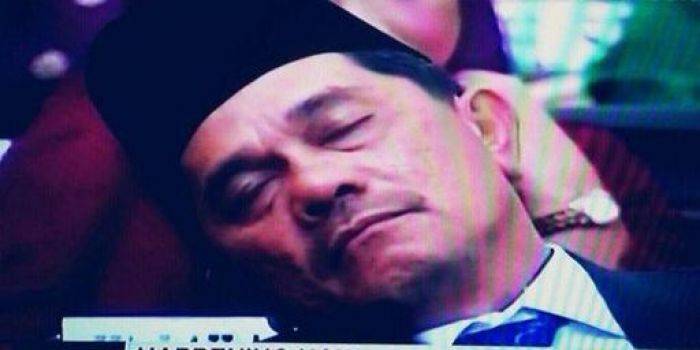 Peserta Sidang MPR Tidur Pulas Saat Pelantikan Presiden Jokowi-Jusuf Kalla Peserta Sidang MPR Tidur Pulas Saat Pelantikan Presiden Jokowi-Jusuf Kalla